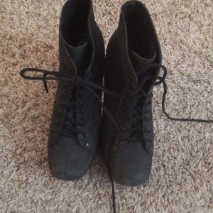 Jeffery Campbell Lita (7.5)